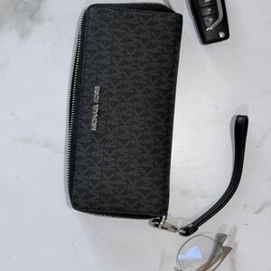 Michael Kors Black Signature Zip-Around Wristlet